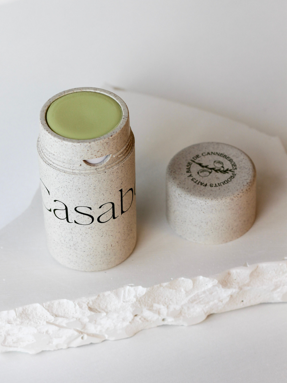 Déodorant naturel rechargeable au magnésium Casabé, sans aluminium, fait au Québec avec tube réutilisable et recharge écologique en carton